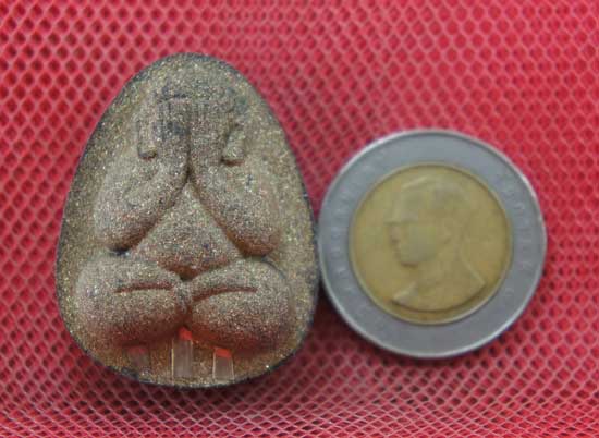 ปิดตานวะมหามงคล แซยิด 76 ปี เนื้อผงใบลาน ตะกรุดเงิน 3 ดอก+โรยผงตะไบพระกริ่งทั้งด้านหน้าและหลัง