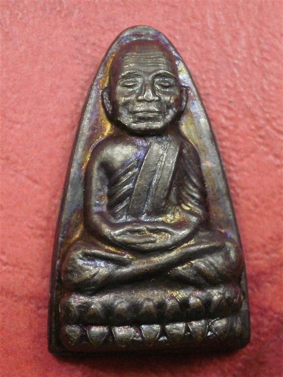 หลวงปู่ทวดเตารีดหลังหนังสือวัดช้างให้ ปี 2524 พิมพ์หน้าใหญ่หลังสิบขีด สภาพสวยมากน่าสะสมบูชา