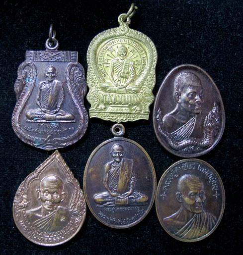 หลวงปู่คำพัน โฆสปัญโญ  6 เหรียญ 6 รุ่นเหรียญพร้อมกันเคาะเดียวเลย