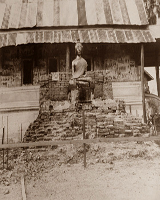 เหรียญ หลวงพ่อชารี วัดกลางอุดมเวทย์ จังหวัดร้อยเอ็ด