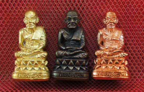 หลวงปู่ทวด พิมพ์บัวรอบ 3 องค์ เนื้อเปียกทอง เนื้อนวะ เนื้อสตางค์เเดง วัดในหาน อ.นอง อ.ทอง อ.สุภา ร่ว