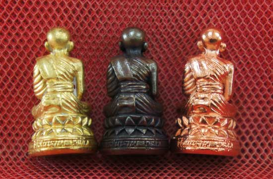 หลวงปู่ทวด พิมพ์บัวรอบ 3 องค์ เนื้อเปียกทอง เนื้อนวะ เนื้อสตางค์เเดง วัดในหาน อ.นอง อ.ทอง อ.สุภา ร่ว