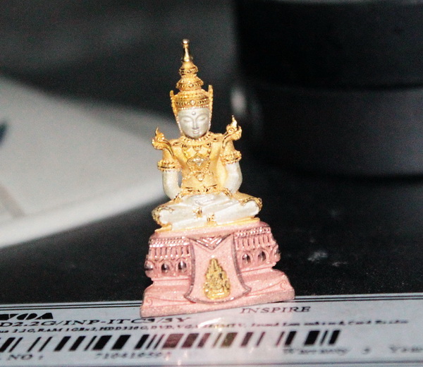 พระแก้วมรกต เนื้อเงิน พ่นทราย 3 กษัตริย์