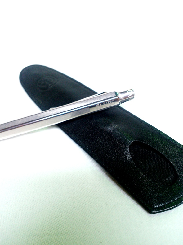 ปากกา Caran D'ache ปากกาลูกลื่นระดับผู้บริหาร