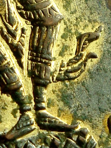 เหรียญพระสยามเทวาธิราช วัดป่ามะไฟ ปี2518 กะไหล่ทอง พิมพ์ใหญ่ ๕แตก (บล๊อคนิยม) มีขีดที่ระหว่างขา 