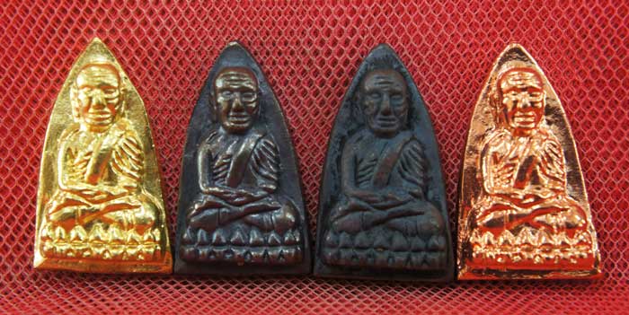 หลวงปู่ทวด พิมพ์เตารีดใหญ่ 4 องค์ เนื้อเปียกทอง เนื้อนวะ เนื้อผิวไฟ เนื้อสตางค์เเดง วัดในหาน อ.นอง อ