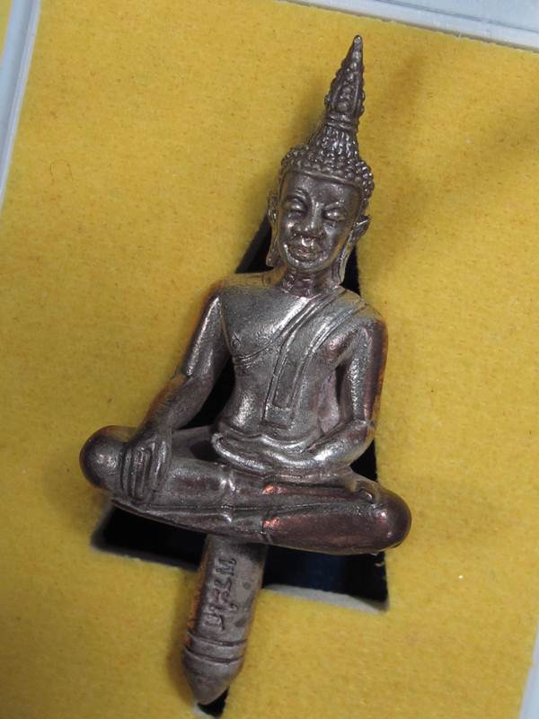 พระยอดธง... หลวงพ่อพระใส เนื้อนวะ รุ่นบารมีพ่อ ปี 52 พร้อมกล่อง