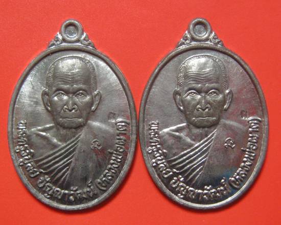 เหรียญ หลวงพ่อผาด วัดบ้านกรวดเนื้อตะกั่วรุ่น100ปีออกวัดปราสาททอง ชุดนี้หลวงพ่อผาด วัดบ้านกรวด,หลวงพ่