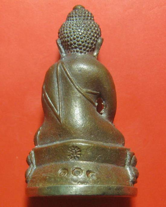 พระกริ่งศรีธาตุไตรมาส หลวงปู่เกลี้ยง วัดโนนเเกด ปี 2553 เนื้ อนวะก้นเงิน พระสวยเข้มขลัง หายากสร้างน้
