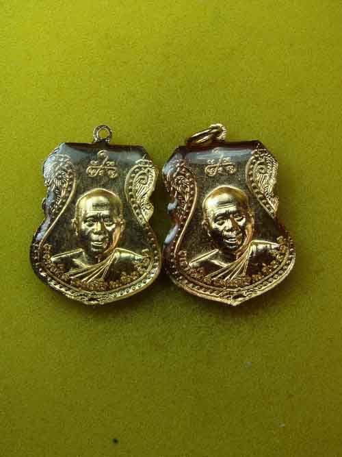 วัดใจ 2 เหรียญเสมาหลวงพ่อทวด ปี 22 ลงยา(ดำ)สภาพสวยค่ะ
