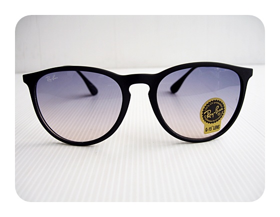 แว่นกันแดด RayBan RB4171 ตัวใหม่จาก RayBan ทรง vintage หน่อย กลมๆ ขาแว่นเป็นโลหะไม่ใหญ่เทอะทะ สวยม