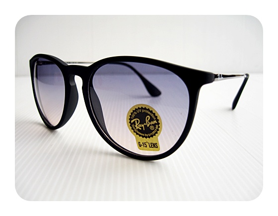 แว่นกันแดด RayBan RB4171 ตัวใหม่จาก RayBan ทรง vintage หน่อย กลมๆ ขาแว่นเป็นโลหะไม่ใหญ่เทอะทะ สวยม