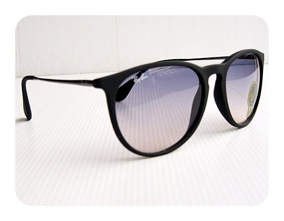 แว่นกันแดด RayBan RB4171 ตัวใหม่จาก RayBan ทรง vintage หน่อย กลมๆ ขาแว่นเป็นโลหะไม่ใหญ่เทอะทะ สวยม