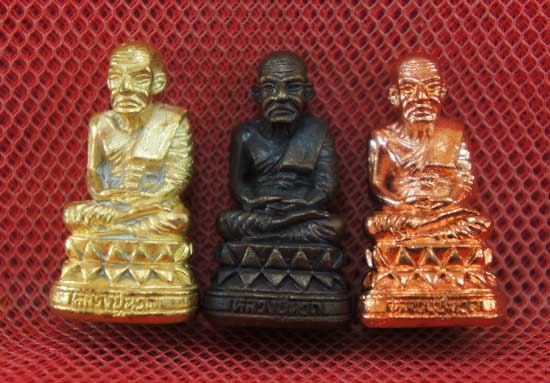 หลวงปู่ทวด พิมพ์บัวรอบ 3 องค์ เนื้อเปียกทอง เนื้อนวะ เนื้อสตางค์เเดง วัดในหาน อ.นอง อ.ทอง อ.สุภา ร่ว