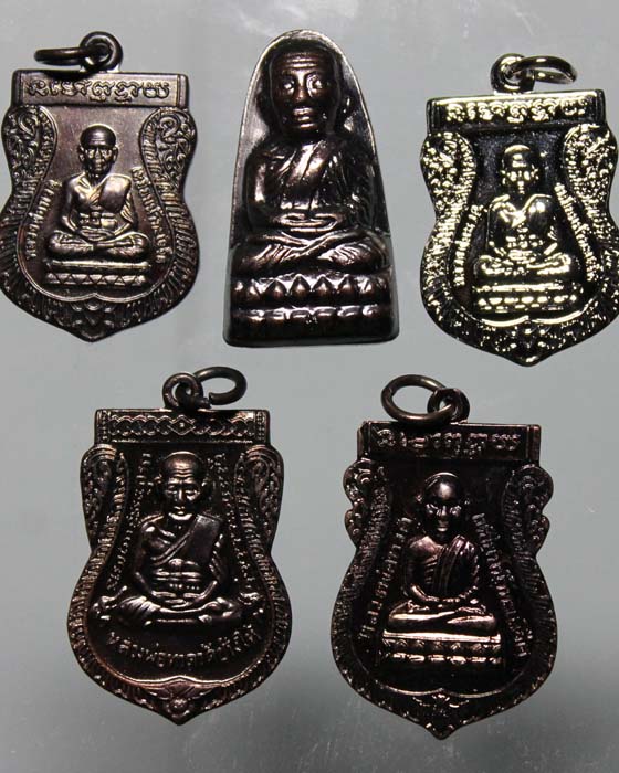หลวงปู่ทวด วัดช้างให้ จ.ปัตตานี ปี 55  เคาะเดียวครับ ทั้งชุดครับ 5 องค์สวยๆคุ้มสุดๆครับ