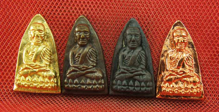 หลวงปู่ทวด พิมพ์เตารีดใหญ่ 4 องค์ เนื้อเปียกทอง เนื้อนวะ เนื้อผิวไฟ เนื้อสตางค์เเดง วัดในหาน พิเศษ