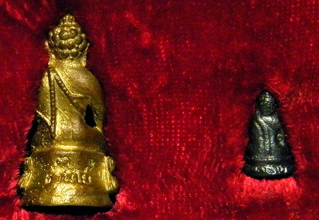 พระกริ่ง-ชัยวัฒน์ หลวงพ่อพุธ ฐานิโย วัดป่าสาลวัน จ.นครราชสีมา ปี ๒๕๓๔ ครับ