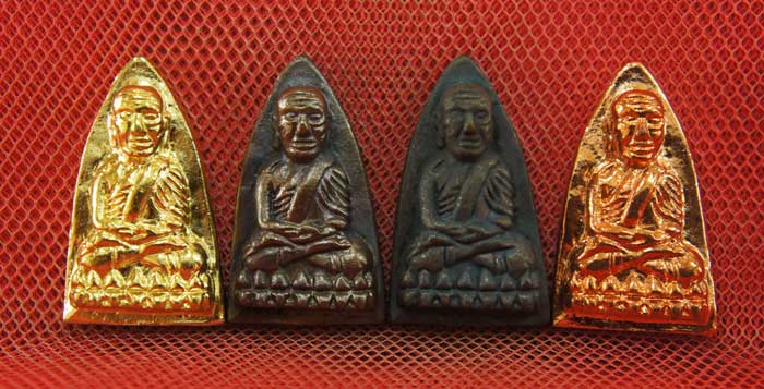 หลวงปู่ทวด พิมพ์เตารีดใหญ่ 4 องค์ เนื้อเปียกทอง เนื้อนวะ เนื้อผิวไฟ เนื้อสตางค์เเดง วัดในหาน อ.นอง อ