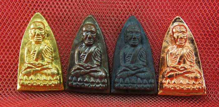 หลวงปู่ทวด พิมพ์เตารีดใหญ่ 4 องค์ เนื้อเปียกทอง เนื้อนวะ เนื้อผิวไฟ เนื้อสตางค์เเดง วัดในหาน พิเศษ
