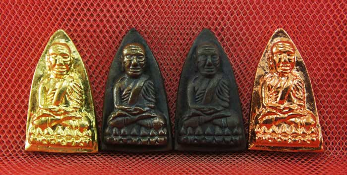 หลวงปู่ทวด พิมพ์เตารีดใหญ่ 4 องค์ เนื้อเปียกทอง เนื้อนวะ เนื้อผิวไฟ เนื้อสตางค์เเดง วัดในหาน อ.นอง อ