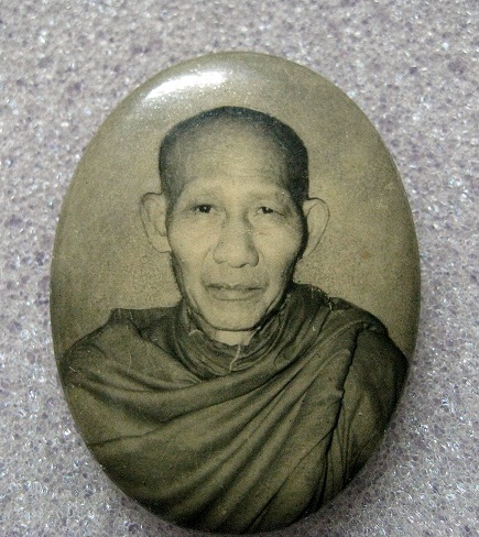 หลวงพ่อเกษม เขมโก ล็อกเก็ตมงคลเกษม 81 หลังทองแดง ปี 2535 
