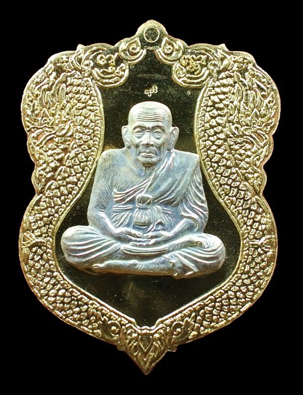 เหรียญเสมาหลวงปู่ทวด ญสส.90 พรรษา ทองเหลืองขัดเงาหน้าเงิน No. 172 สมเด็จพระญาณสังวรฯ วัดบวรฯ ปี 46