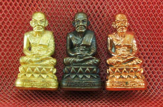 หลวงปู่ทวด พิมพ์บัวรอบ 3 องค์ เนื้อเปียกทอง เนื้อนวะ เนื้อสตางค์เเดง วัดในหาน อ.นอง อ.ทอง อ.สุภา ร่ว