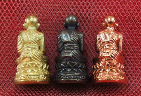 หลวงปู่ทวด พิมพ์บัวรอบ 3 องค์ เนื้อเปียกทอง เนื้อนวะ เนื้อสตางค์เเดง วัดในหาน อ.นอง อ.ทอง อ.สุภา ร่ว
