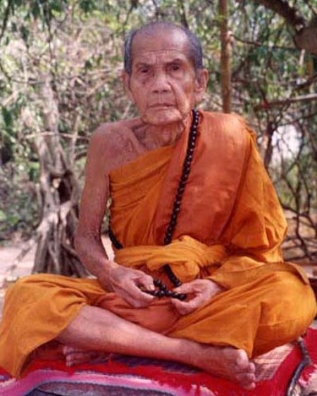 พระผงรูปเหมือน "รุ่นแรก" หลวงปู่หมุน วัดบ้านจาน เนื้อว่าน 108 เกศา ชานหมาก ปี 2543