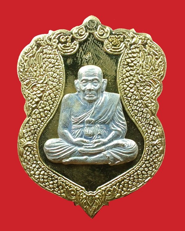 เหรียญเสมาหลวงปู่ทวด ญสส.90 พรรษา ทองเหลืองขัดเงาหน้าเงิน No. 262 สมเด็จพระญาณสังวรฯ วัดบวรฯ ปี 46