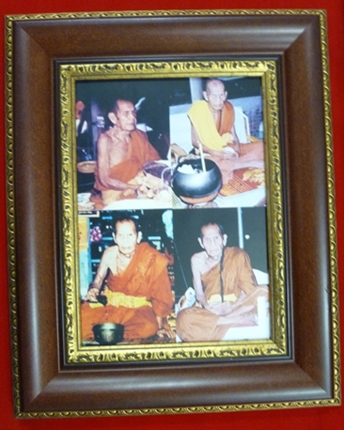 รูปภาพหลวงปู่หมุน 4 อริยาบถ วัดบ้านจาน จ.ศรีสะเกษ  พร้อมกรอบ