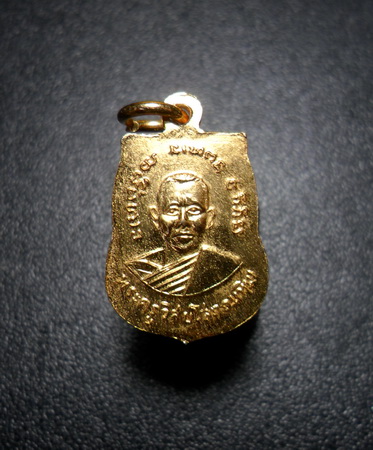 เหรียญเสมาเล็ก หลวงปู่ทวด วัดช้างให้ ปี๐๗ กะหลั่ยทองสวยๆ
