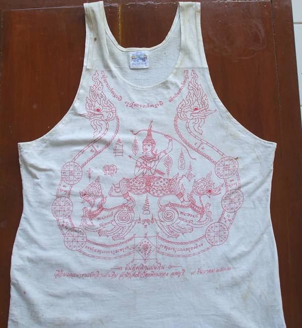 เสื้อมงคลนารายณ์พลิกแผ่นดิน สำนักสงฆ์ถ้ำตะเพียนทอง ลพบุรี ๙ ธันวาคม ๒๕๒๒