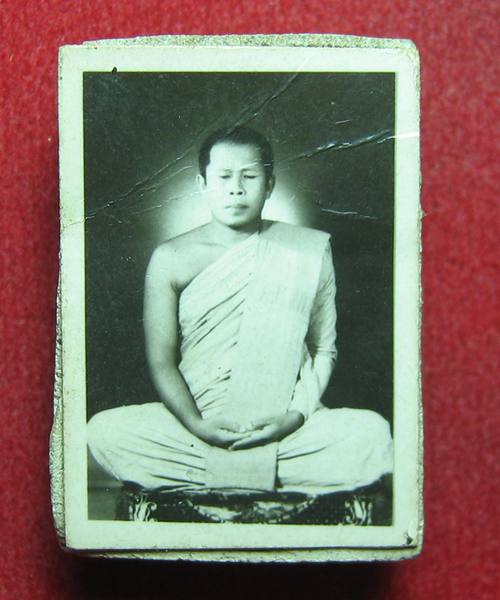 สมเด็จหลังภาพถ่ายหลวงพ่อยงยุทธ วัดเขาไม้แดง