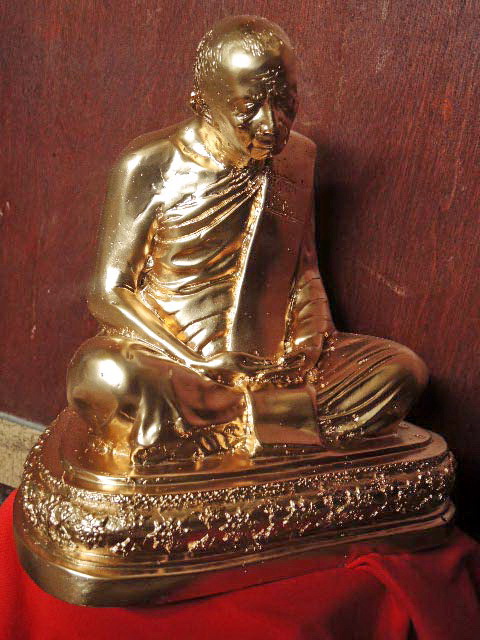 หลวงปู่ทิม วัดละหารไร่ หน้าัตัก 9 นิ้ว ปี 2533 (ปิดทองเดิม ชุดกรรมการ )