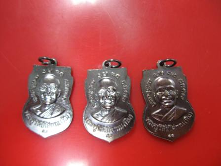 No.28 เหรียญเสมาใหญ่หลวงปู่ทวดปี 55 วาระ 3 ( 3 เหรียญ )