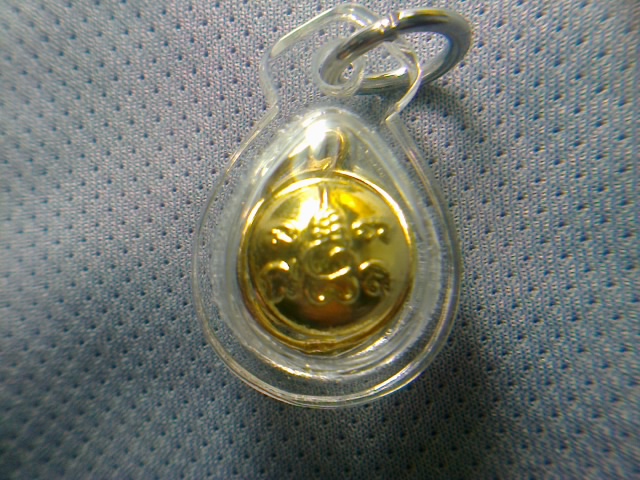 เหรียญสามัคคีมีสุขเลี่ยมผ้ายันต์ + ลูกแก้วสารพัดนึก หลวงพ่อฤาษีลิงดำ วัดท่าซุง (คาะแรก)