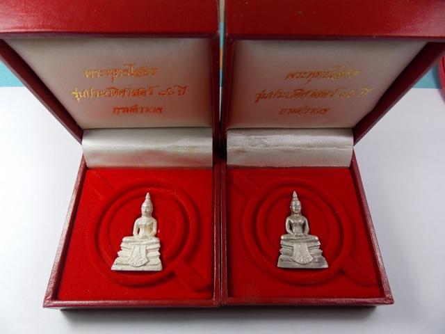หลวงพ่อโสธร 80ปี กรมตำรวจ เนื้อเงินพ่นทราย มา 2 องค์ พร้อมกล่องเดิม