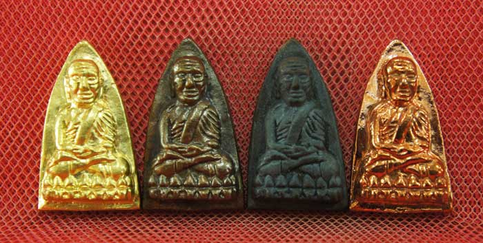หลวงปู่ทวด พิมพ์เตารีดใหญ่ 4 องค์ เนื้อเปียกทอง เนื้อนวะ เนื้อผิวไฟ เนื้อสตางค์เเดง วัดในหาน พิเศษ