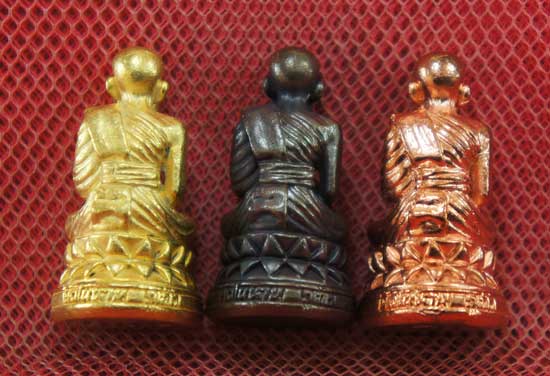 หลวงปู่ทวด พิมพ์บัวรอบ 3 องค์ เนื้อเปียกทอง เนื้อนวะ เนื้อสตางค์เเดง วัดในหาน อ.นอง อ.ทอง อ.สุภา ร่ว