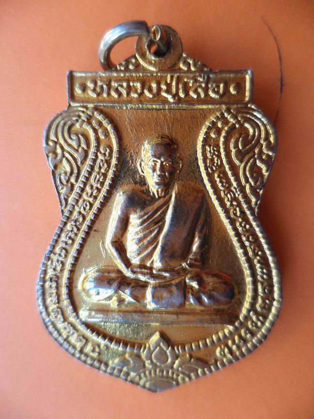 พระครูนนวรานุวัตร หลังหลวงปู่เสือ เคาะเดียวครับ