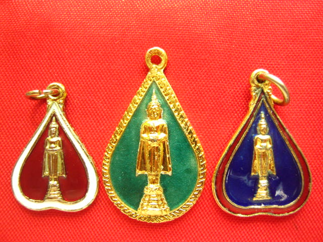 เหรียญหลวงพ่อบ้านแหลม วัดเพชรสมุทรฯ กะไหล่ทองลงยา หลังยันต์ห้า