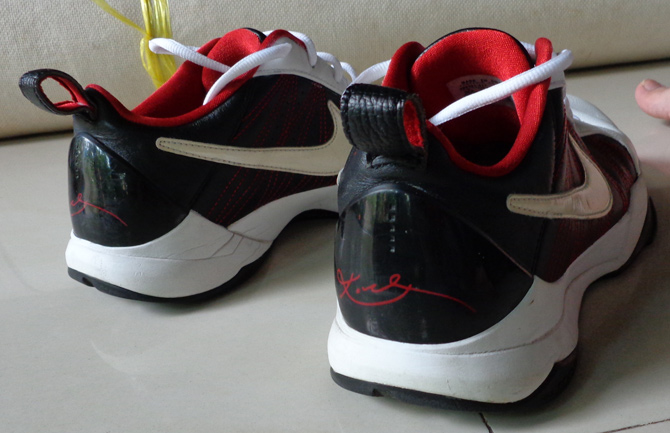 รองเท้า NIKE ของแท้ครับ