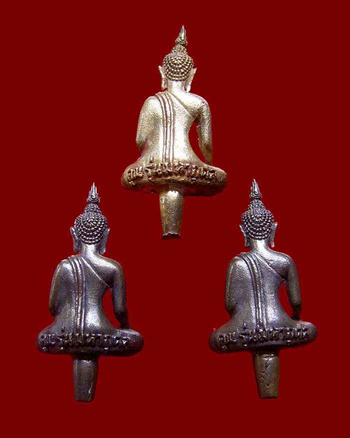 พระยอดธง รุ่นคูณมหากุศล ปี2540 เนื้อนวะโลหะ ตอกโค๊ต 3 องค์