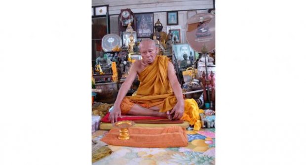 (((เคาะเดียว..สุดยอดความเหนียว)))..เหรียญไตรมาสหลวงพ่อจำลอง วัดเจดีย์แดง รุ่นล้ำรวยตลอด ปี 2551