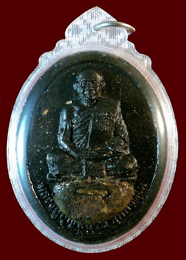 พระผงรูปเหมือน หลวงปู่บุญหลาย อคฺคจิตฺโต รุ่นเหยียบปืน  วัดโนนทรายทอง จ.อำนาจเจริญ 