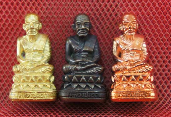 หลวงปู่ทวด พิมพ์บัวรอบ 3 องค์ เนื้อเปียกทอง เนื้อนวะ เนื้อสตางค์เเดง วัดในหาน อ.นอง อ.ทอง อ.สุภา ร่ว