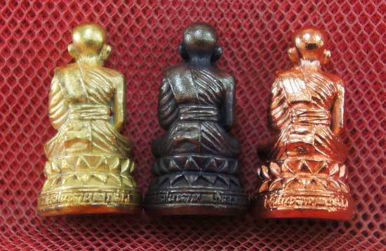 หลวงปู่ทวด พิมพ์บัวรอบ 3 องค์ เนื้อเปียกทอง เนื้อนวะ เนื้อสตางค์เเดง วัดในหาน อ.นอง อ.ทอง อ.สุภา ร่ว