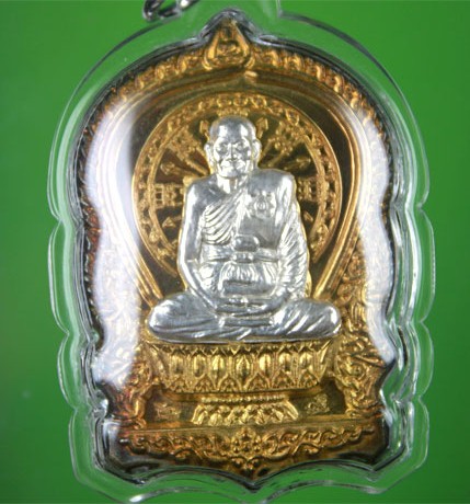 หลวงพ่อจรัญ นั่งพาน ชนะมาร เนื้อสัตตะโลหะ หน้ากากเงิน