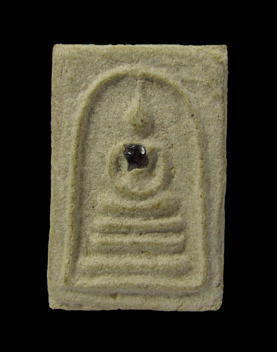 พระสมเด็จฝังพลอยแดง ไม่ทราบที่ครับ (องค์พระ 2.3 x 3.5 cm)..เริ่ม20บาท/.(04/เม.ย--36)